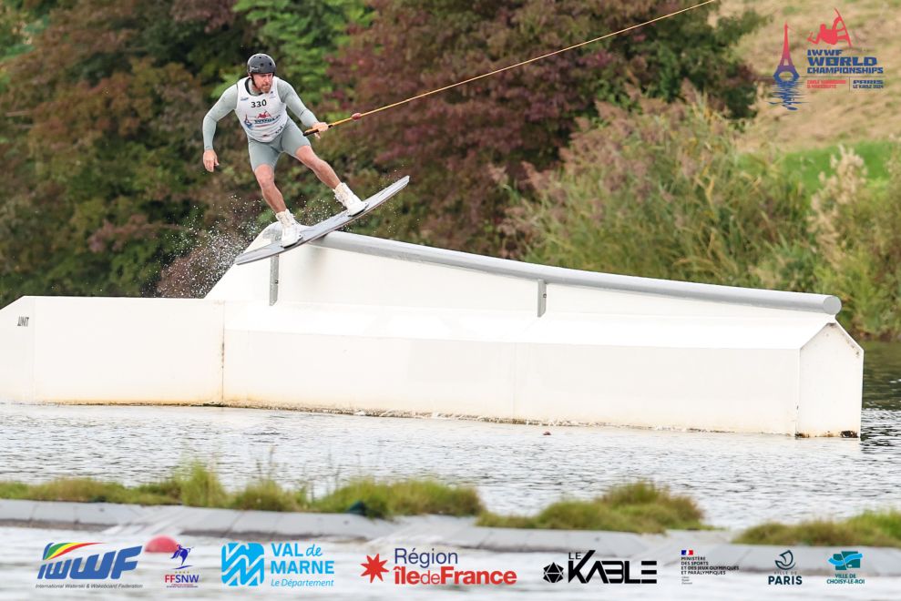 Dale Crossley wins gold in +40 Vet men at the 2024 Cable Wake Worlds. Photo @IWWFED and @wasuwat29